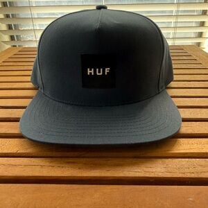 NWOT HUF classic navy SnapBack